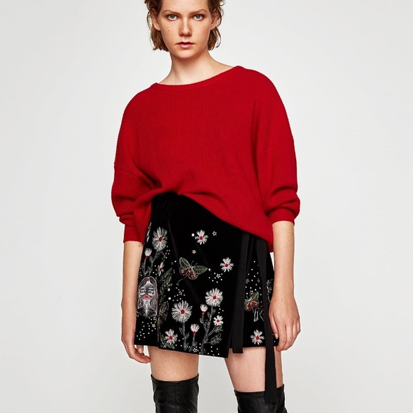 ZARA EMBROIDERED VELVET SHORTS - Picture 3 of 4